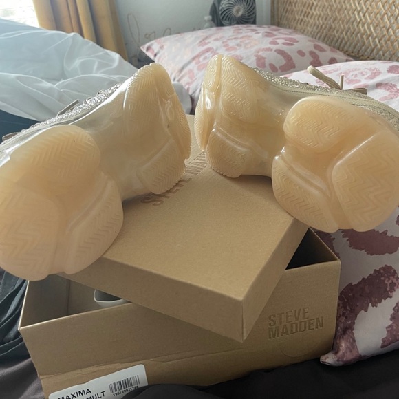 Steve Madden Sneakers - Picture 3 of 4